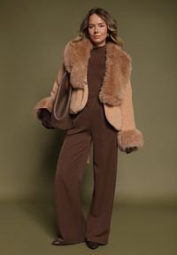 Born2be - Brązowa Pluszowa Kurtka z Futrzanym Kołnierzem i Mankietami Wiązana w Pasie Arevitte. Okazja: na spacer. Kolor: brązowy. Materiał: futro. Długość: krótkie #4