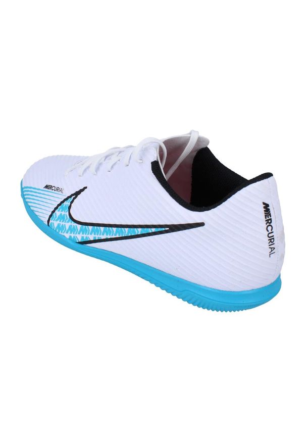 Buty piłkarskie męskie Nike Vapor 15 Club IC. Zapięcie: sznurówki. Kolor: biały. Materiał: tkanina, materiał, syntetyk. Szerokość cholewki: normalna. Sport: piłka nożna