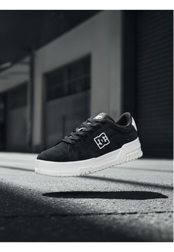 DC Shoes Sneakersy CEO-WP40-24302 Czarny. Kolor: czarny. Materiał: zamsz, skóra