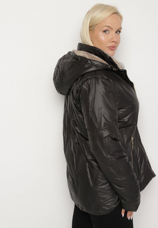 Born2be - Czarna Pikowana Kurtka o Prostym Kroju z Kapturem ze Ściągaczami Falesaa. Okazja: na co dzień. Typ kołnierza: kaptur. Kolekcja: plus size. Kolor: czarny. Materiał: jeans. Styl: casual, elegancki