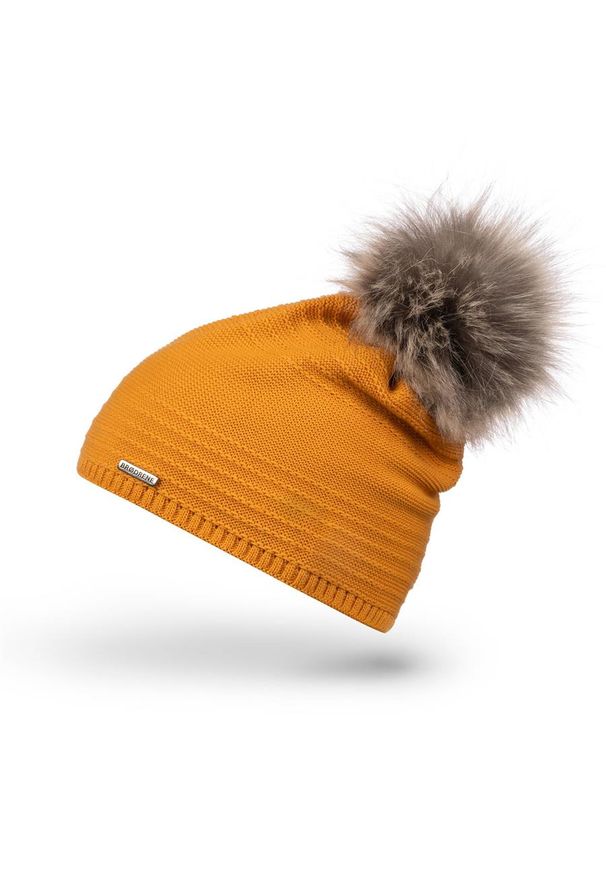 BRODRENE - Czapka zimowa damska z pomponem Brodrene CZ28 żółta. Kolor: żółty. Materiał: materiał. Sezon: zima