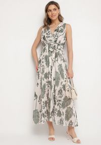 Born2be - Zielona Kopertowa Sukienka z Wiskozą z Wiązanym Paskiem Nativire. Okazja: na co dzień. Typ kołnierza: dekolt w serek. Kolor: zielony. Materiał: wiskoza. Typ sukienki: kopertowe. Styl: klasyczny, casual, elegancki #7