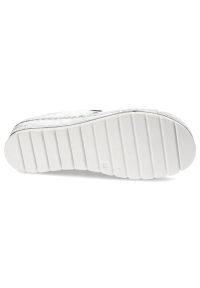 Srebrne Klapki Armodo Wygodne Obuwie Damskie. Okazja: na co dzień. Kolor: srebrny. Materiał: skóra. Styl: wizytowy, casual, glamour #5