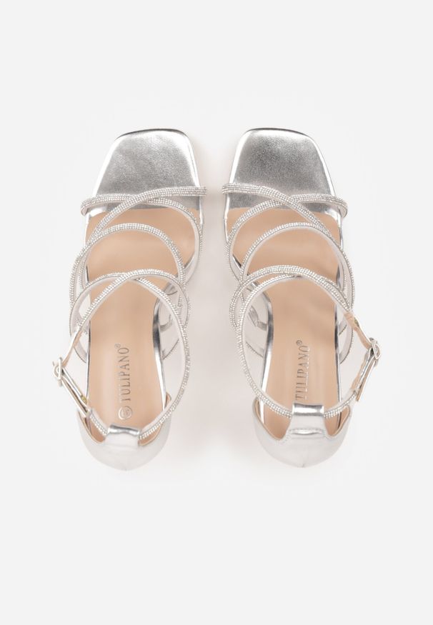 Born2be - Srebrne Sandały na Szpilce z Cyrkoniami i Kwadratowym Noskiem Vikirona. Zapięcie: sprzączka. Kolor: srebrny. Wzór: aplikacja. Obcas: na szpilce. Styl: wizytowy