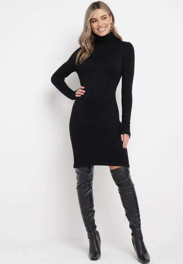 Born2be - Czarna Sukienka Midi z Golfem o Sweterkowym Fasonie Abdone. Typ kołnierza: golf. Kolor: czarny. Długość: midi