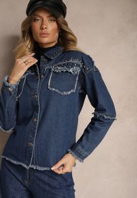 Renee - Granatowa Jeansowa Kurtka z Bawełny z Rozprutymi Elementami i Ćwiekami Trudilla. Kolor: niebieski. Materiał: bawełna, jeans
