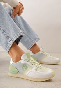Renee - Żółte Przeszywane Sneakersy w Klasycznym Stylu Zeosa. Kolor: żółty. Materiał: jeans. Szerokość cholewki: normalna. Wzór: aplikacja #1