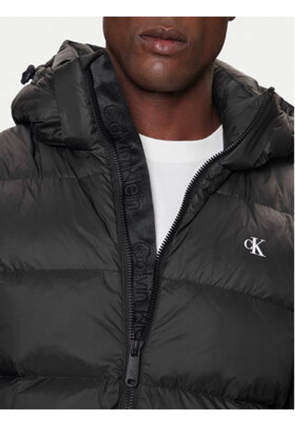 Calvin Klein Jeans Kurtka puchowa LV04RC518G Czarny Regular Fit. Kolor: czarny. Materiał: syntetyk