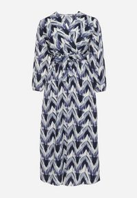 Born2be - Niebieska Rozkloszowana Sukienka o Kopertowym Kroju z Paskiem i Gumką w Pasie Bristella. Okazja: na spotkanie biznesowe, do pracy. Kolekcja: plus size. Kolor: niebieski. Długość rękawa: długi rękaw. Wzór: aplikacja. Typ sukienki: kopertowe. Styl: biznesowy #4