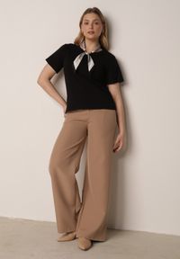 Born2be - Czarny T-shirt z Bawełny w Klasycznym Stylu z Apaszką Bluestel. Okazja: do pracy, na co dzień, na spotkanie biznesowe. Kolor: czarny. Materiał: bawełna. Długość: długie. Styl: klasyczny #7