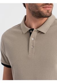 Ombre Clothing - Bawełniana koszulka męska polo z kontrastowymi wykończeniami – ciemnobeżowa V5 OM-POSS-0113 - XXL. Typ kołnierza: polo. Kolor: beżowy. Materiał: bawełna. Wzór: haft #4
