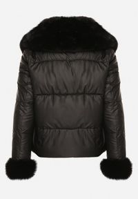 Born2be - Czarna Pikowana Kurtka z Szerokim Kołnierzem z Futerkiem Galerra. Okazja: na spacer, na co dzień. Kolor: czarny. Materiał: futro. Sezon: zima. Styl: casual, elegancki #5