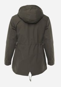 Born2be - Zielono-Czarna Dwustronna Kurtka Przejściowa w Stylu Parki z Kapturem Tidala. Okazja: na co dzień. Typ kołnierza: kaptur. Kolekcja: plus size. Kolor: zielony. Materiał: poliester, jeans, materiał. Wzór: aplikacja. Styl: casual, klasyczny #3