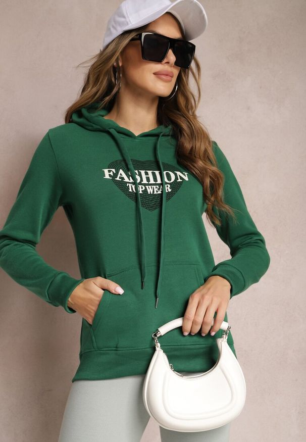 Renee - Zielona Bluza Kangurka Ocieplona Polarem z Ozdobnym Nadrukiem Elili. Okazja: na co dzień. Kolor: zielony. Materiał: polar. Wzór: nadruk. Styl: elegancki, casual
