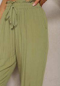 Renee - Zielone Spodnie z Bawełny Typu Paper Bag High Waist z Gumką w Talii Kitanea. Okazja: do pracy, na co dzień. Stan: podwyższony. Kolor: zielony. Materiał: bawełna. Styl: casual #5