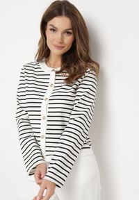 Born2be - Biały Kardigan z Ozdobnymi Guzikami w Paski Retaiva. Okazja: na co dzień. Kolor: biały. Materiał: jeans. Wzór: paski. Styl: klasyczny, casual #7