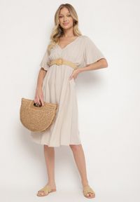 Born2be - Beżowa Bawełniana Sukienka o Rozkloszowanym Fasonie Liranelle. Okazja: na co dzień. Typ kołnierza: dekolt w kształcie V. Kolor: beżowy. Materiał: bawełna. Długość rękawa: krótki rękaw. Sezon: lato. Typ sukienki: rozkloszowane. Styl: casual, elegancki #4