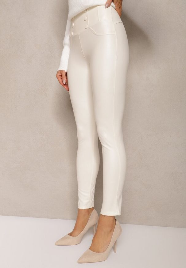 Renee - Białe Legginsy Push-Up z Ekoskóry Ocieplone Polarkiem Alabella. Okazja: na co dzień. Kolor: biały. Materiał: polar. Styl: elegancki, casual