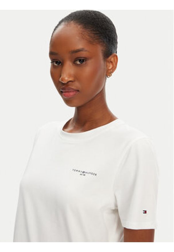 TOMMY HILFIGER - Tommy Hilfiger T-Shirt 1985 WW0WW37877 Biały Regular Fit. Kolor: biały. Materiał: bawełna