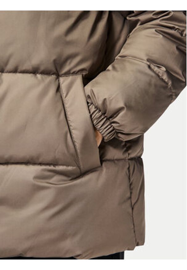 Pieces Kurtka zimowa Maddie 17150938 Beżowy Relaxed Fit. Kolor: beżowy. Materiał: syntetyk. Sezon: zima