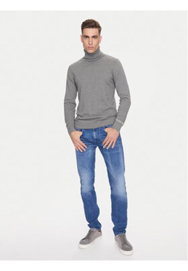 Replay Golf UK4455.000.G23138 Szary Regular Fit. Typ kołnierza: golf. Kolor: szary. Materiał: bawełna