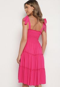 Born2be - Fuksjowa Rozkloszowana Sukienka z Wiskozą na Wiązanych Ramiączkach Aralisse. Okazja: na co dzień. Typ kołnierza: dekolt kwadratowy. Kolor: różowy. Materiał: wiskoza. Długość rękawa: na ramiączkach. Typ sukienki: rozkloszowane. Styl: casual, klasyczny #3