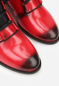 Renee - Czerwono-Czarne Botki Lakierowane na Płaskiej Podeszwie ze Sznurowaniem Mivalia. Okazja: na co dzień, na spotkanie biznesowe. Zapięcie: sznurówki. Kolor: czerwony. Materiał: lakier. Obcas: na płaskiej podeszwie. Styl: biznesowy, casual, rockowy, elegancki #3