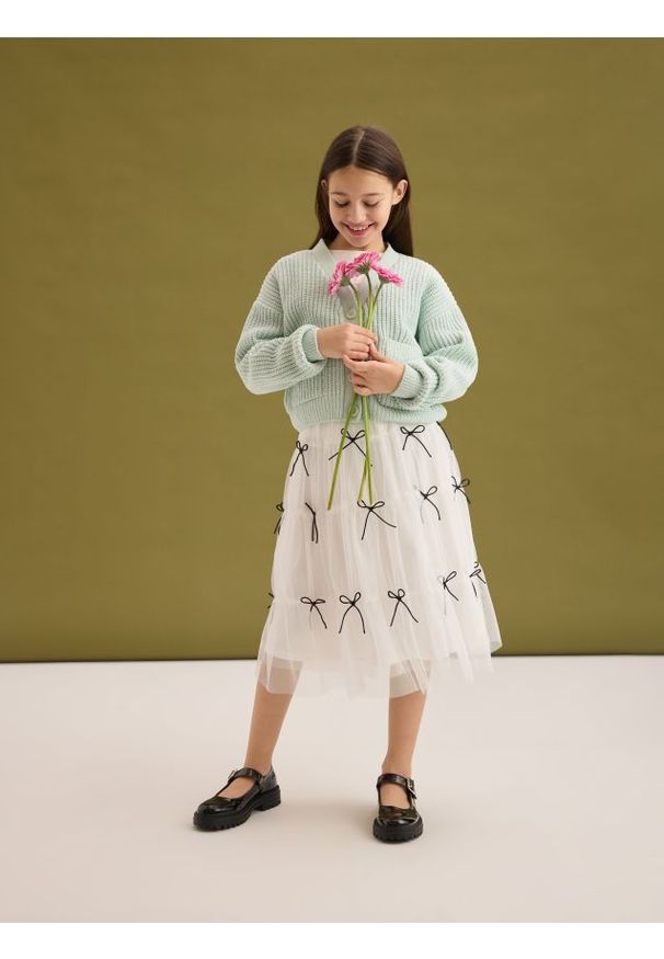 Reserved - Krótki kardigan z kieszeniami - jasnozielony. Kolor: zielony. Materiał: dzianina. Długość: krótkie