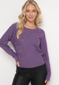 Born2be - Fioletowy Sweter z Tłoczonym Wzorem w Ornamentalnym Stylu Mariot. Okazja: na co dzień. Kolor: fioletowy. Styl: casual #2