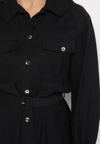 Born2be - Czarna Wiskozowa Sukienka o Koszulowym Kroju z Paskiem z Klamrą i Kieszeniami Lisavianna. Okazja: na co dzień, do pracy, na spotkanie biznesowe. Kolor: czarny. Materiał: wiskoza. Długość rękawa: długi rękaw. Typ sukienki: koszulowe. Styl: biznesowy, klasyczny, casual, elegancki #5