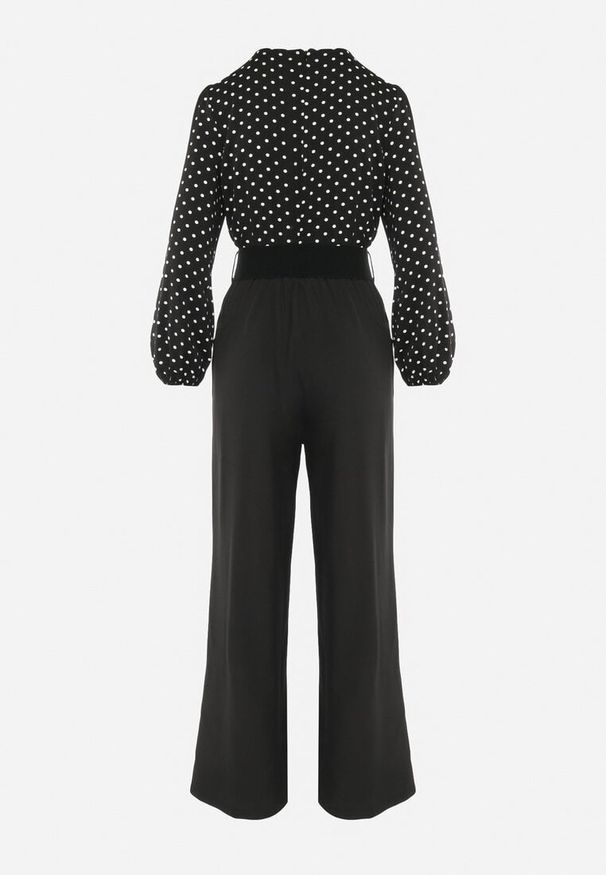 Born2be - Czarny Kombinezon z Paskiem i Kopertowym Dekoltem z Szeroką Nogawką Omera. Okazja: na co dzień. Kolor: czarny. Styl: casual