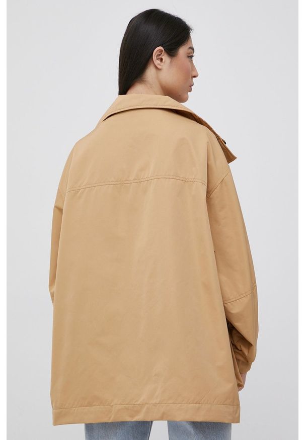 Levi's® - Levi's kurtka damska kolor beżowy przejściowa oversize. Okazja: na spotkanie biznesowe. Kolor: beżowy. Materiał: materiał. Wzór: gładki, aplikacja. Styl: biznesowy