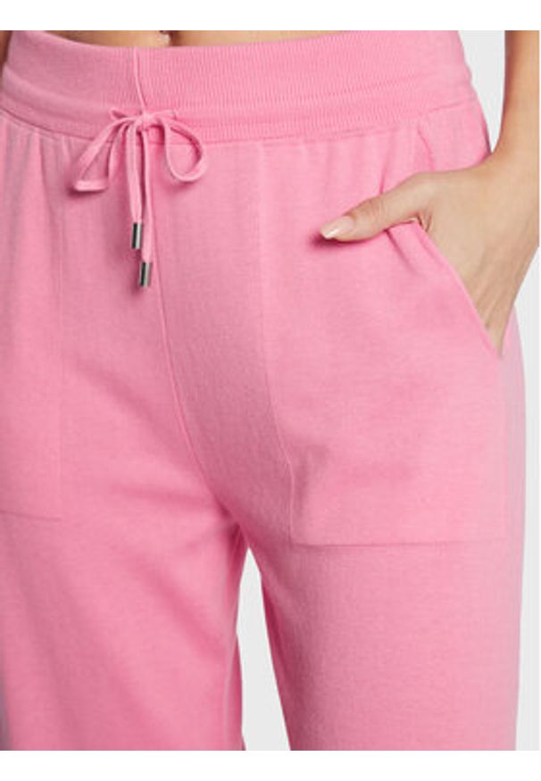 United Colors of Benetton - United Colors Of Benetton Spodnie dresowe 113CDF004 Różowy Relaxed Fit. Kolor: różowy. Materiał: bawełna