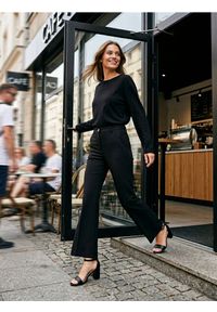 Sinsay - Bawełniana koszulka z długim rękawem basic - czarny. Kolor: czarny. Materiał: bawełna. Długość rękawa: długi rękaw. Długość: długie