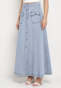 Born2be - Jasnoniebieska Trapezowa Spódnica Maxi Bawełniana Jeansowa z Guzikami i Kieszeniami z Klapami Zrissa. Okazja: na co dzień. Kolor: niebieski. Materiał: jeans, bawełna. Styl: elegancki, casual #7