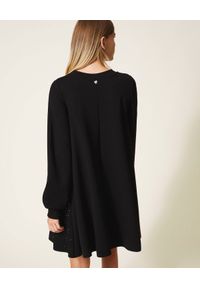 TwinSet - TWINSET - Czarna rozkloszowana sukienka z dżetami. Okazja: na co dzień, do pracy. Kolor: czarny. Materiał: wiskoza, materiał. Długość rękawa: długi rękaw. Typ sukienki: rozkloszowane. Styl: casual. Długość: mini #6