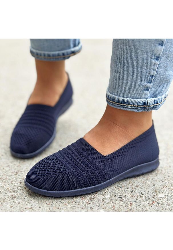 POTOCKI - Granatowe sportowe buty damskie Potocki 16020. Kolor: niebieski. Materiał: tkanina. Obcas: na obcasie. Wysokość obcasa: średni