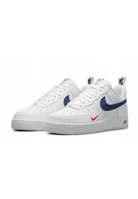 Buty Sportowe Męskie Nike Air Force 1 na co dzień. Okazja: na co dzień. Zapięcie: sznurówki. Kolor: biały. Materiał: materiał, syntetyk. Szerokość cholewki: normalna. Model: Nike Air Force. Sport: turystyka piesza