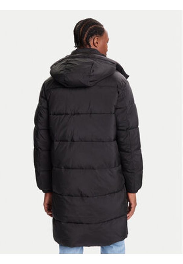 Tommy Jeans Kurtka zimowa DM0DM22256 Czarny Regular Fit. Kolor: czarny. Materiał: syntetyk. Sezon: zima