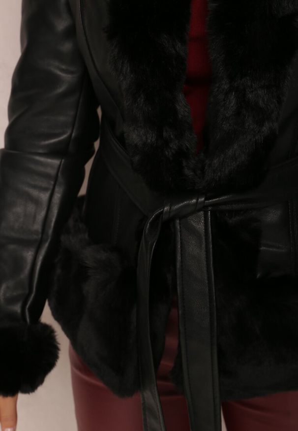 Renee - Czarna Kurtka Mesase. Kolor: czarny. Materiał: futro. Wzór: aplikacja. Styl: elegancki