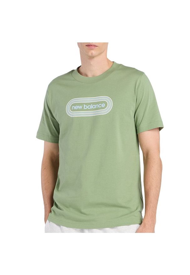 Koszulka męska New Balance MT61C48BAAR - zielona. Kolor: zielony. Materiał: bawełna. Długość rękawa: krótki rękaw. Długość: krótkie