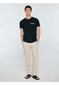 Big-Star - Koszulka męska z kieszonką czarna Toms 906. Okazja: na co dzień. Kolor: czarny. Materiał: dzianina, bawełna. Wzór: aplikacja. Styl: casual, klasyczny #3