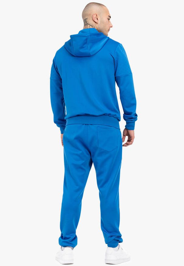 Dopasowany dres Benlee Rylin. Kolor: wielokolorowy, niebieski, biały. Materiał: dresówka. Wzór: aplikacja. Sport: fitness