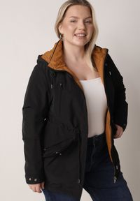 Born2be - Czarna Przejściowa Kurtka Dwustronna o Kroju Parki z Pikowaniem Wewnątrz Zidelle. Typ kołnierza: kaptur. Kolor: czarny. Materiał: jeans, poliester. Styl: sportowy #1