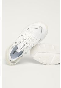 Calvin Klein Jeans - Buty. Nosek buta: okrągły. Zapięcie: sznurówki. Kolor: biały. Materiał: syntetyk, materiał, skóra ekologiczna, guma. Szerokość cholewki: normalna. Obcas: na obcasie. Wysokość obcasa: niski #3
