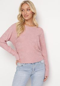 Born2be - Różowy Sweter z Tłoczonym Wzorem w Ornamentalnym Stylu Mariot. Okazja: na co dzień. Kolor: różowy. Styl: casual