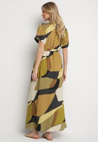 Born2be - Zielona Sukienka Rozkloszowana z Wiskozy w Geometryczny Wzór z Paskiem Ranislla. Okazja: na co dzień. Typ kołnierza: dekolt w serek. Kolor: zielony. Materiał: wiskoza. Długość rękawa: krótki rękaw. Wzór: geometria. Styl: casual, elegancki #7