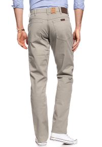 Wrangler - WRANGLER SPODNIE MĘSKIE REGULAR FIT CAMEL W10IHH175