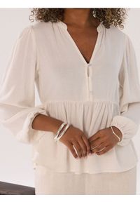 Sinsay - Wiskozowa bluzka koszulowa z domieszką lnu - kremowy. Kolor: kremowy. Materiał: len, wiskoza #1