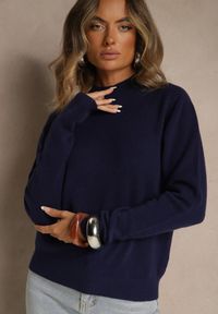 Renee - Granatowy Gładki Sweter z Półgolfem z Dzianiny z Wełną i Wiskozą Zaiara. Okazja: na co dzień. Kolor: niebieski. Materiał: wełna, dzianina, wiskoza. Długość rękawa: długi rękaw. Długość: długie. Wzór: gładki. Styl: casual, klasyczny #4